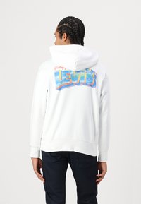 Levi's® THE AUTHENTIC HOODIE - Felpa con cappuccio - white