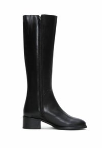 Bottes haute noir en cuir avec une fermeture éclair sur le côté, bout rond et un petit talon bloc. Texture lisse avec des accents minimaux.