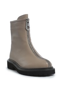 Cesare Gaspari Tronchetti - beige