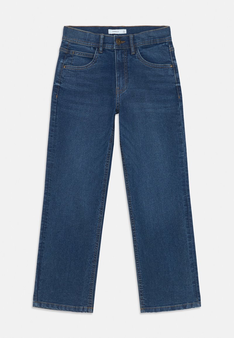 Jeans de mezclilla azul con pierna recta y cintura de altura media. Presenta cinco bolsillos, una cremallera frontal y una cinturilla cosida.