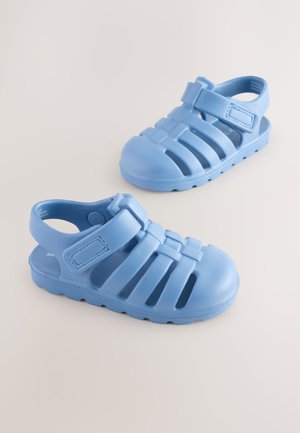 Blå gummisandaler med rem og åbne sider; har en tekstureret overflade og flere ventilationsåbninger for åndbarhed.