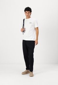 Tommy Hilfiger MONOTYPE LABEL TEE - Basic T-shirt - white