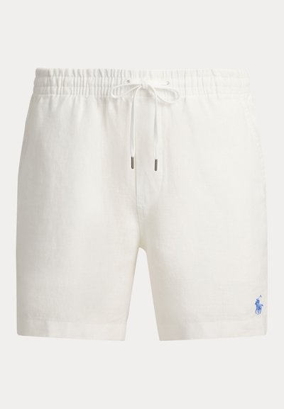 Λινά λευκά σορτς με ελαστική μέση και κορδόνι, με μικρό μπλε κεντητό λογότυπο στο κάτω δεξιό μέρος.