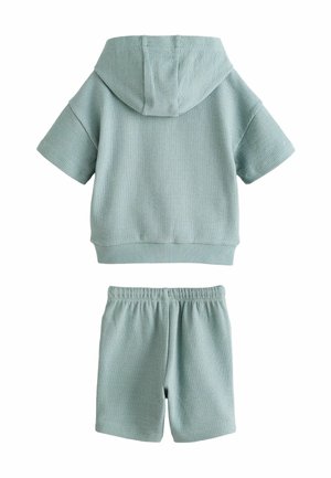 Hellblau strukturierter Kurzarm-Hoodie mit Kapuze und passender Hose mit elastischem Bund, gefertigt aus atmungsaktivem Material.