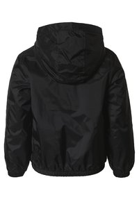 Černá kapuce s hladkým, lesklým povrchem. Má elastické manžety a spodní lem, uvolněný střih a jednoduchý design.