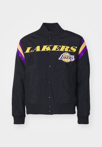 New Era NBA LOS ANGELES LAKERS PANEL BOMBER - Športne kratke hlače - black