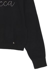 Maglione nero con orlo e polsini a coste, decorato con un dettaglio testuale in strass argentati. Realizzato in un morbido tessuto testurizzato.