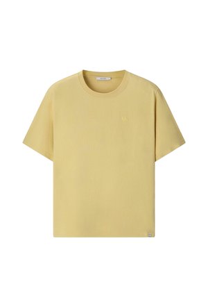 Geel katoenen T-shirt met korte mouwen, ronde hals en klein geborduurd logo op de linkerborst.
