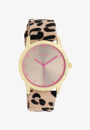 Montre dorée avec un cadran rond, un bracelet en daim imprimé léopard beige, des index horaires roses et des aiguilles sur un cadran à dégradé métallique.