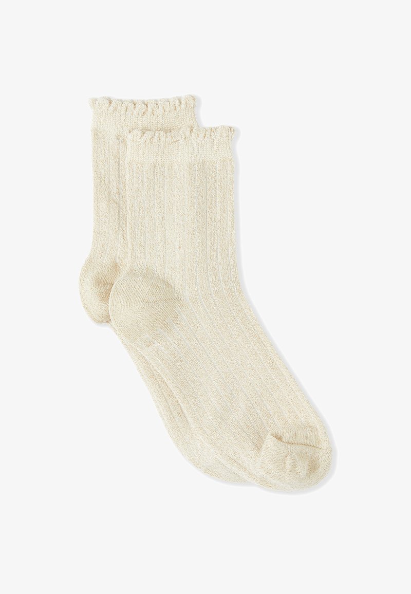 Roomkleurige, geribbelde katoenen sokken met een gerafelde bovenrand en een versterkte teen. Zachte textuur en lichtgewicht ontwerp.