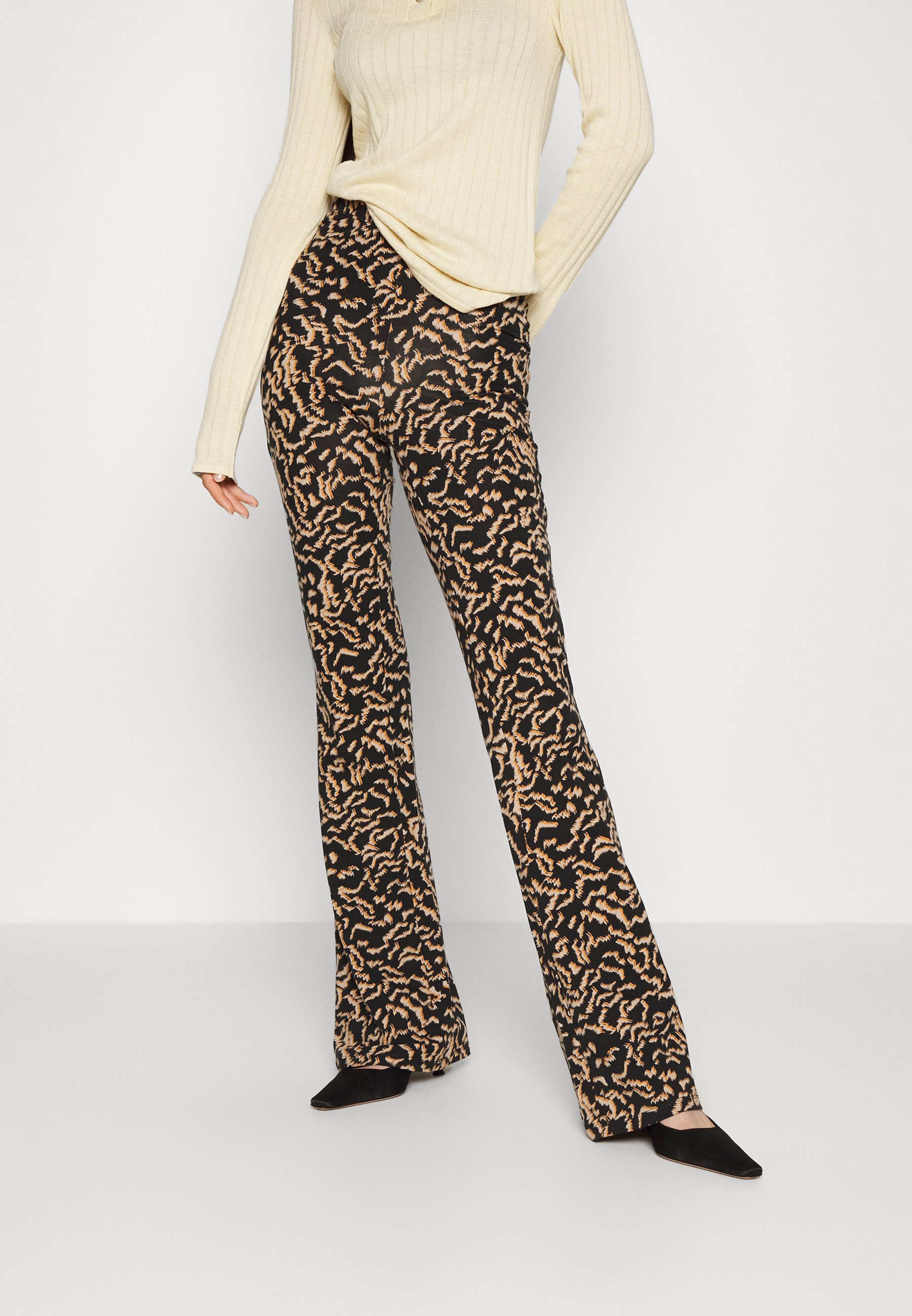 Noisy May Damen Hose Nmpasa Hw Flared Pants Curve – Hohe Taille, Weite Beine, Elastisch, Bequem