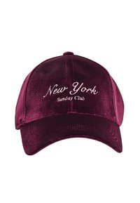 Bordeaux-farbene Samt-Baseballmütze mit gesticktem "New York Sunday Club"-Text in Weiß, mit gebogenem Schirm und strukturiertem Silhouette.
