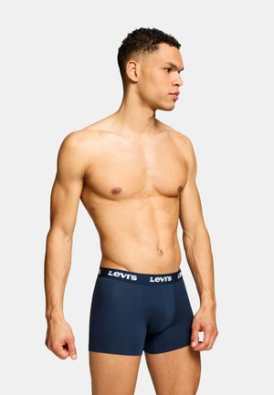 Marineblauwe Levi's boxer briefs met een witte logo tailleband, gemaakt van gladde stof, nauwsluitend ontwerp en tot halverwege de dijlengte.