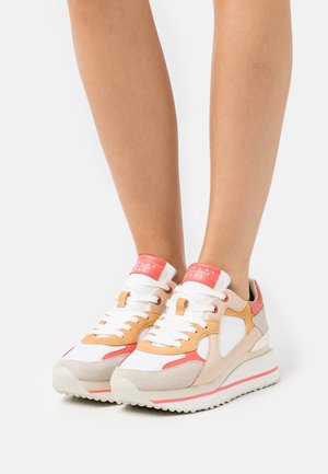 LUCILLE PENNY - Baskets basses - nude