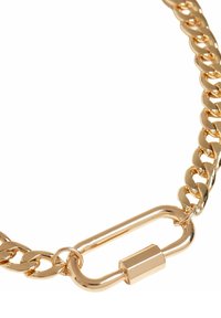 Bracelet en chaîne en or avec une finition brillante, équipé d'un fermoir et d'un maillon de connexion ovale proéminent. Texture lisse et design uniforme.