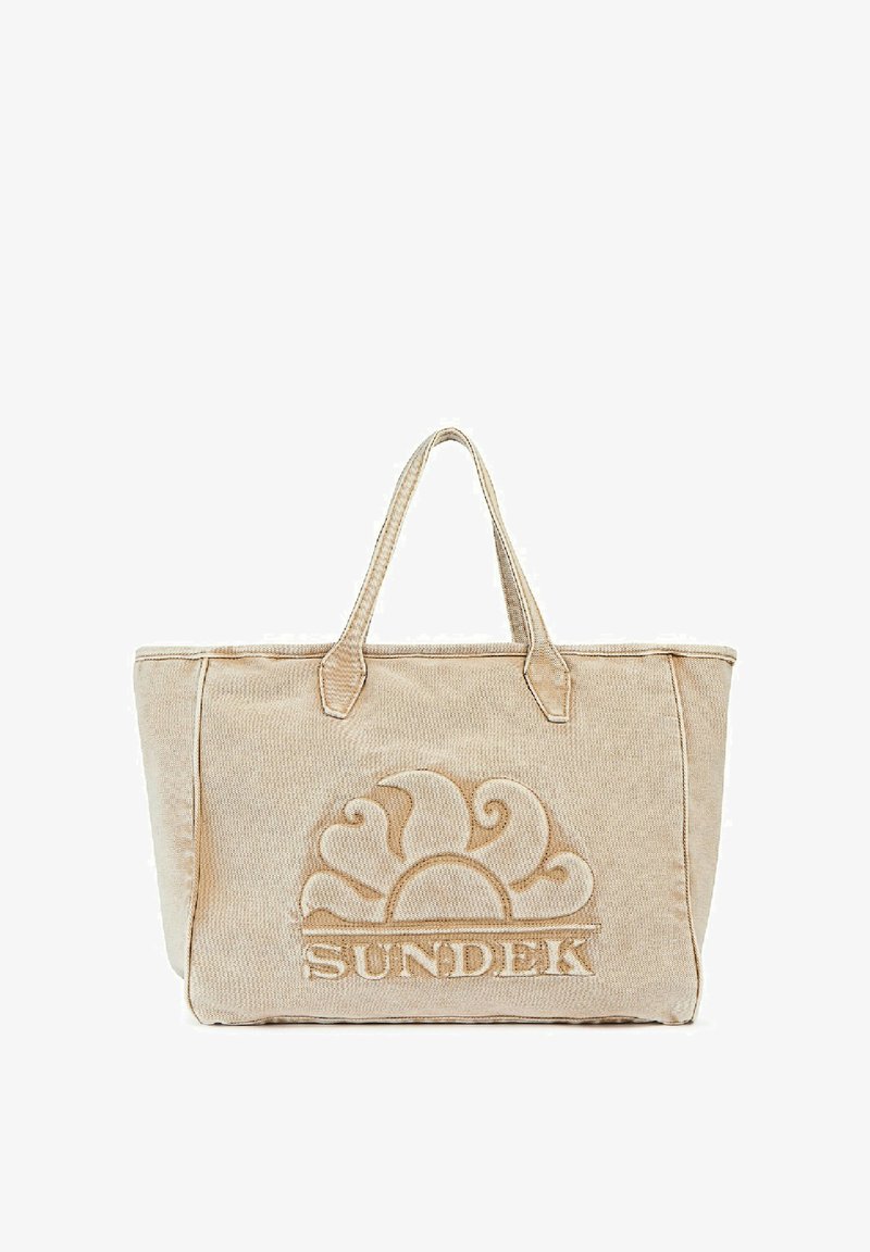 Borsa tote beige con due manici, tessuto testurizzato, un design a nuvola in rilievo ben evidente e logo "SUNDEK" nella parte inferiore.