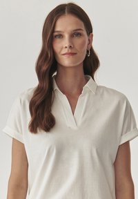 TATUUM AMBRA - Polo majica - offwhite