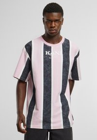 Short-sleeve T-shirt in pink and navy striped cotton with a white accent, featuring a logo in the center. Simple, casual design.