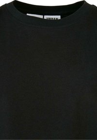 Czarny bawełniany t-shirt z okrągłym dekoltem. Miękka tekstura i gładki materiał. Metka widoczna wewnątrz przy kołnierzyku; minimalistyczny design bez wzorów.