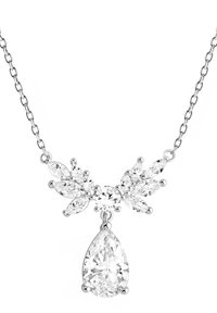 Sølv halskæde med en central dråbeformet krystalvedhæng og flere marquise-formede accenter omkring det. Klar, funklende design.