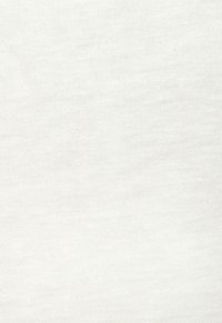 Baumwollstoff in einer hellgrauen Farbe mit einer glatten, feinen Strickstruktur, die ein einheitliches Muster ohne nennenswerte Akzente zeigt.