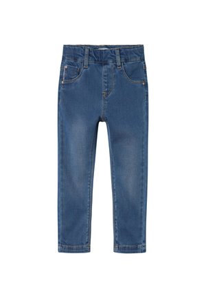 Jeans in denim blu con una vestibilità affusolata, dotati di cinque tasche, passanti per cintura e cuciture a contrasto. Texture liscia con una finitura di lavaggio medio.