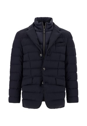 Giacca puffer blu navy con design da blazer, texture imbottita, due tasche frontali, doppio bottone e colletto alto. Chiusura con zip interna.