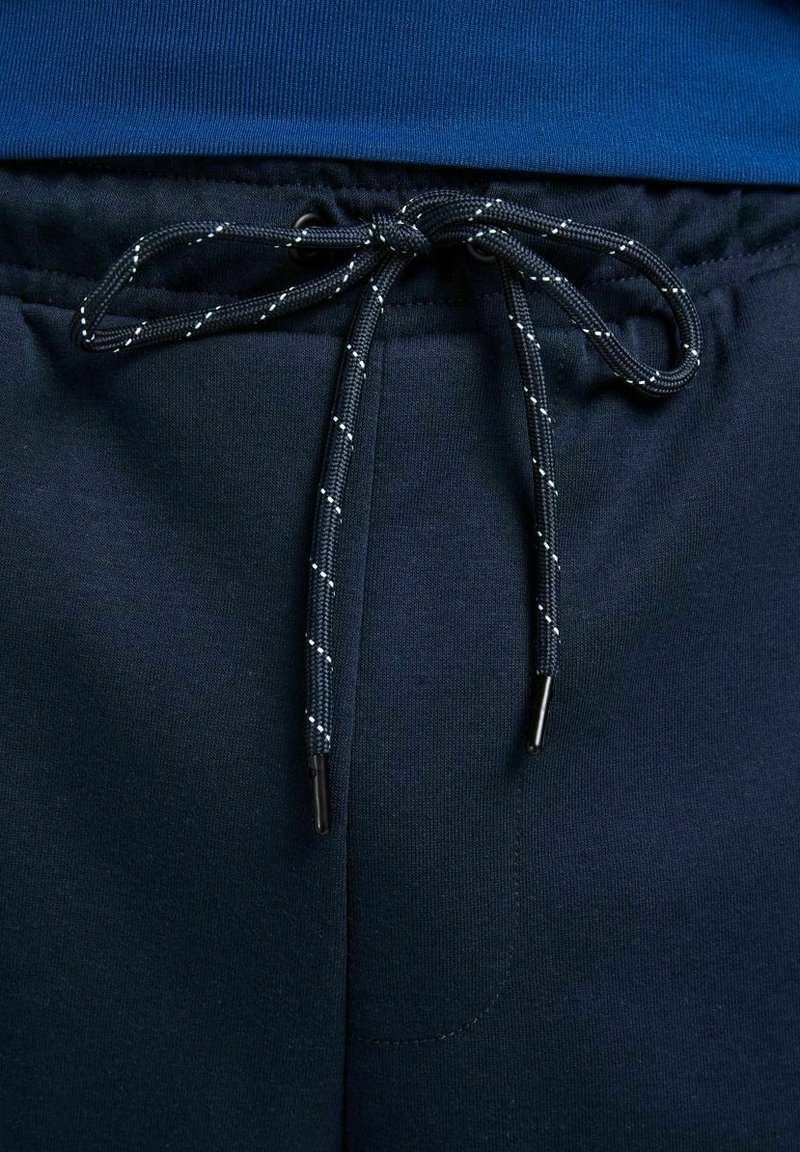 Herren Trainingsanzüge | Jack & Jones SWEATHOSE WILL JAIR Jogginghose navy blazer/dunkelblau - RM10444 Herren Trainingsanzüge | Jack & Jones SWEATHOSE WILL JAIR Jogginghose navy blazer/dunkelblau - RM10444