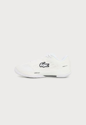 Lacoste Sport PRO - Erineva kattega väljaku tennisejalatsid - white