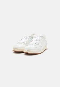 Coccinelle Tenisice - white