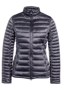 Dunkelgraue Daunenjacke mit hohem Kragen, horizontalen Nähten, Reißverschluss und langen Ärmeln. Hergestellt aus glattem, glänzendem Stoff.