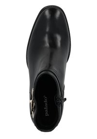Černá kožená kotníková bota s kulatou špičkou, bočním zipem a jemnými švy; interiér je vybaven měkkou černou podšívkou.