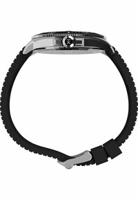 Schwarze Gummiband-Uhr mit einem Gehäuse aus Edelstahl, einer schwarzen Lünette und einer markanten Krone. Verfügt über eine strukturierte Oberfläche und einen sicheren Verschluss.