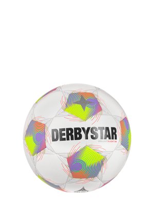 Pallone da calcio bianco Derbystar con motivi di stelle colorati in verde, viola, arancione e rosso, con la scritta "DERBYSTAR" in caratteri neri grassetto.