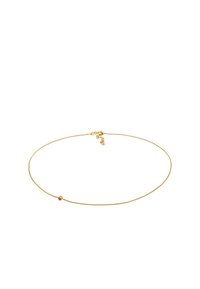Collana in oro con un design delicato. Presenta una piccola perlina rossa e un moschettone con una catena regolabile in lunghezza.