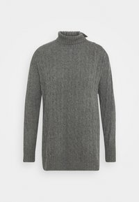 Pull en maille torsadée gris avec col montant. Comprend des poignets côtelés et un détail de bouton sur l'épaule. Confectionné dans un tissu doux et texturé.
