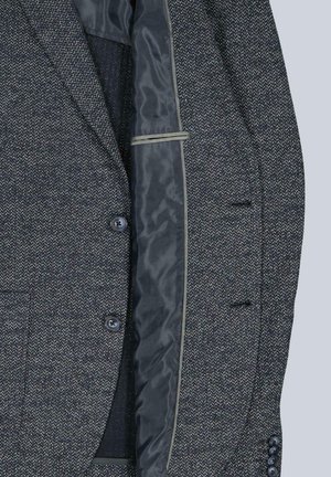Texturierter dunkelgrauer Blazer mit gemustertem Außenmaterial, kontrastierendem schwarzen Futter, Revers mit Kerbe und Zwei-Knopf-Verschluss.
