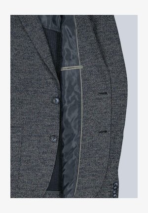 Texturierter dunkelgrauer Blazer mit gemustertem Außenmaterial, kontrastierendem schwarzen Futter, Revers mit Kerbe und Zwei-Knopf-Verschluss.