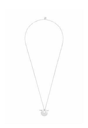 Srebrny naszyjnik z cienkim łańcuszkiem. Posiada okrągły wisiorek z prostokątnym akcentem na środku, tworząc minimalistyczny wzór.