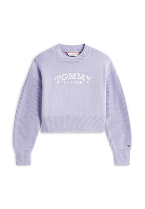 Fliederfarbener, kurzkettiger Strickpullover mit weiß gesticktem "Tommy Hilfiger" über der Brust und gerippten Bündchen und Saum.