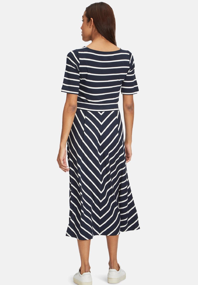 Damen Freizeitkleider | Betty Barclay Freizeitkleid dunkelblau weiß/blau - ES60007 Damen Freizeitkleider | Betty Barclay Freizeitkleid dunkelblau weiß/blau - ES60007