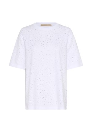 Weißes Baumwoll-T-Shirt mit kurzen Ärmeln, das ein gepunktetes Muster aus kleinen, gleichmäßig über den Stoff verteilten, silbernen Metallnieten aufweist.