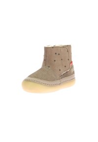 Stivale alla caviglia in suede marrone con motivo a stelle, fodera morbida e suola in gomma beige. Presenta cuciture in vista e un'etichetta rossa del marchio.