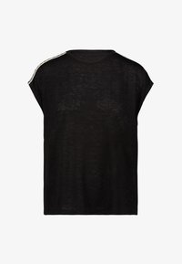 Unselected, patch blackcream