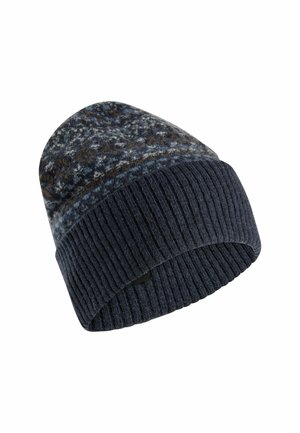 Strikket hue i mørkeblå med en tekstureret ribkant og en mønstret top med nuancer af blå, grå og brun.
