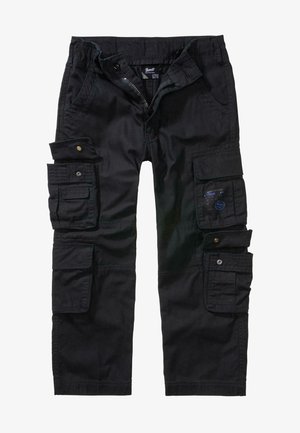 Pantalones cargo negros con múltiples bolsillos con solapa en las piernas, cierre de cremallera y botón, y etiqueta de marca en la cinturilla.