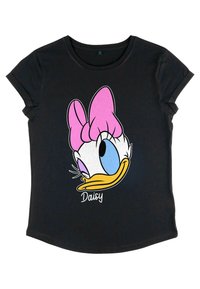Sort t-shirt med en grafik af en tegneserieand med en lyserød sløjfe og blå øjne, mærket "Daisy" i hvid tekst under designet.