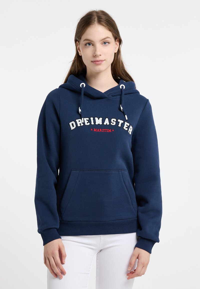 Navyblauwe hoodie van een katoenmix, met een voorkruiszak, verstelbare capuchon en geborduurde tekst "DREIMASTER MARITIM" in wit en rood.