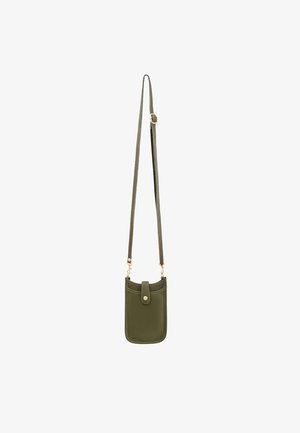 Olivgrüne Leder-Crossbody-Tasche mit strukturierter Oberfläche, rechteckiger Form, goldener Hardware und Druckknopfverschluss. Verstellbarer Träger im Lieferumfang enthalten.