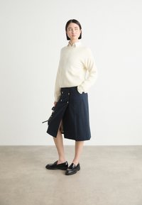 Tommy Hilfiger BUTTON MIDI SKIRT - Falda acampanada - desert sky